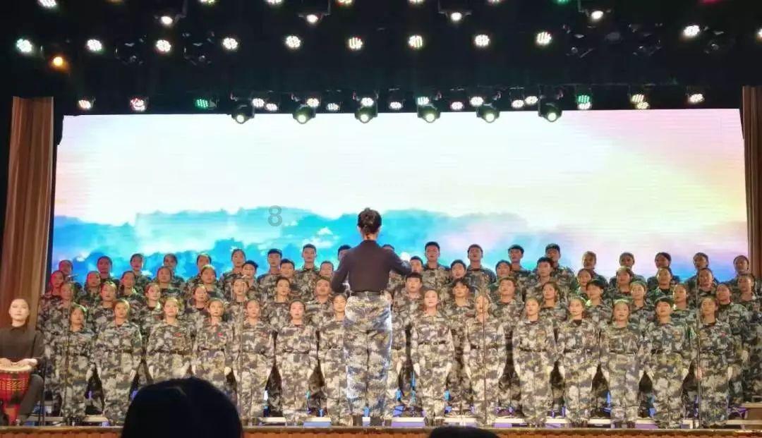 马来西亚一客车突然失控！载有16名中国游客，多人受伤